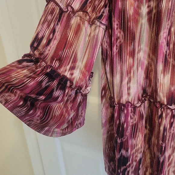 Ava & Grace SzXL Pink and Brown Patterned ruffle scoop neck top 3/4 angel sleeve - Picture 3 of 5